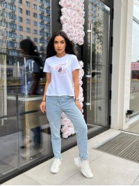 Жіноча футболка з принтом квiтiв, бiлого кольору 27208