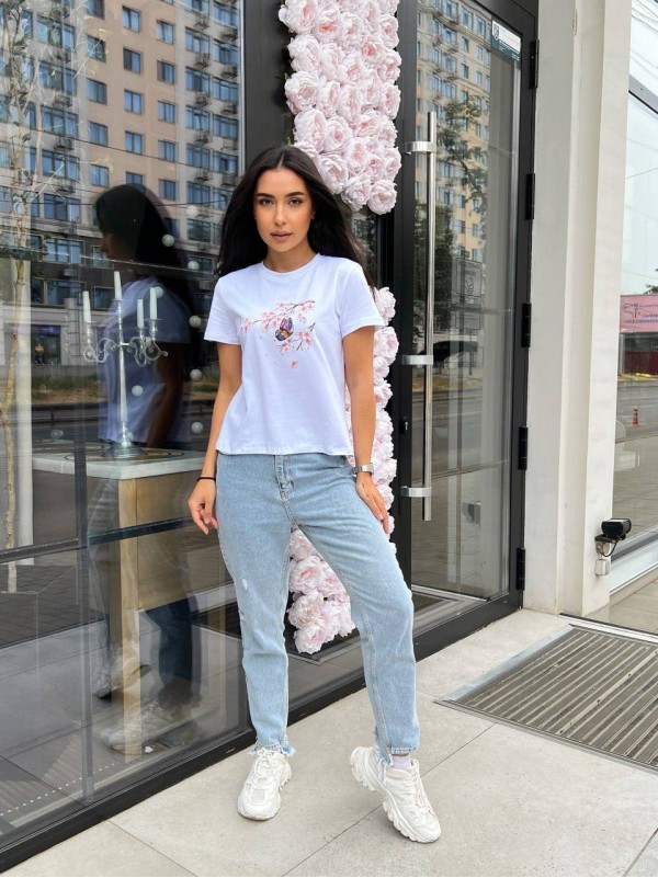 Жіноча футболка з принтом квiтiв, бiлого кольору 27208