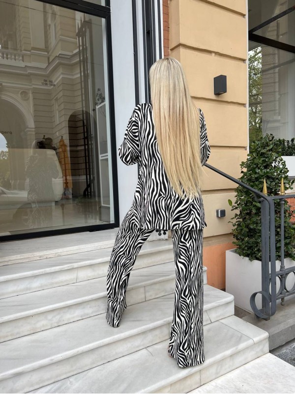 Жіночий костюм у стилі зебри 27351