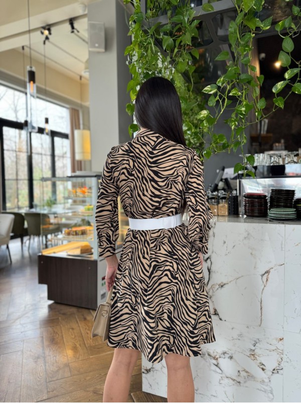 Сукня з поясом бежевого кольору 27382