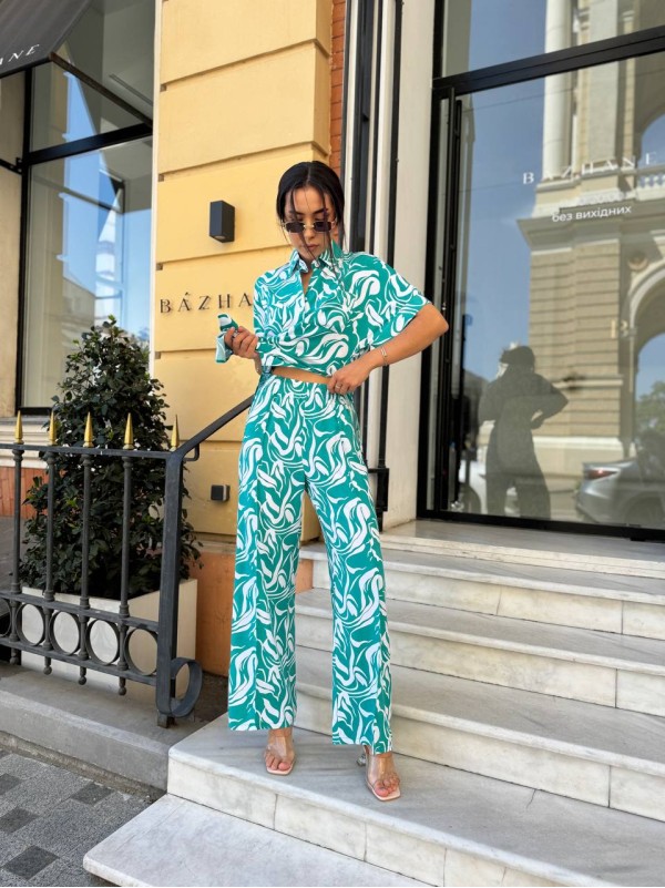 Прогулянковий костюм зеленого кольору 28058