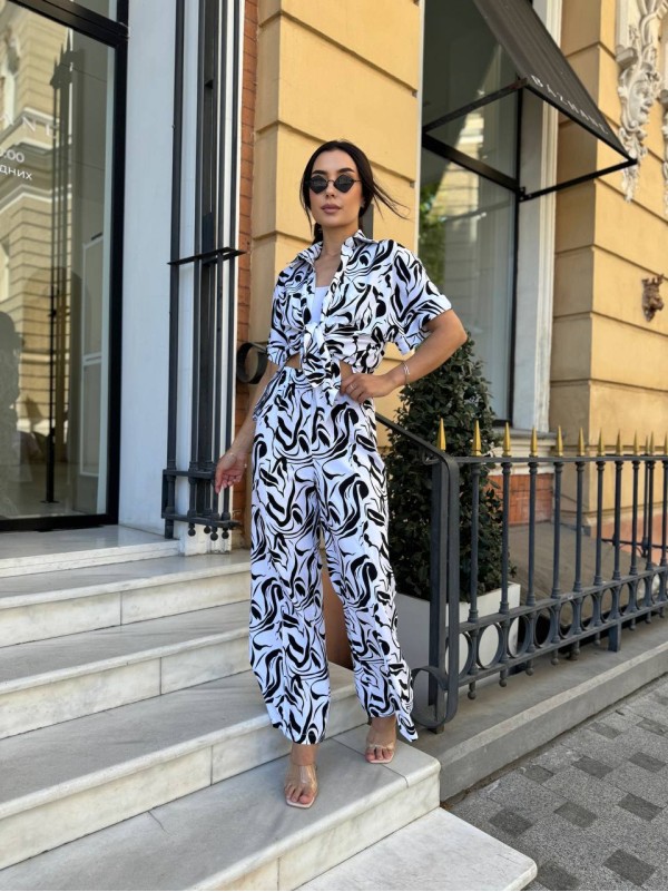 Прогулянковий костюм молочного кольору 28060