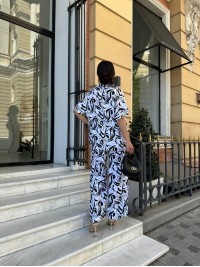 Прогулянковий костюм молочного кольору 28060