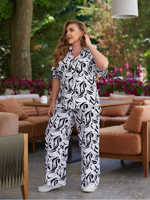 Прогулянковий костюм молочного кольору 28076