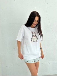 Жіноча футболка з кроликом бiлого кольору 28084