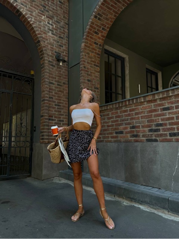 Легка спідниця міні чорного кольору 28520