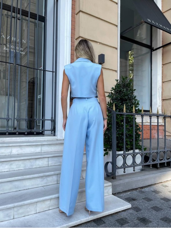 Стильний класичний костюм блакитного кольору 28740