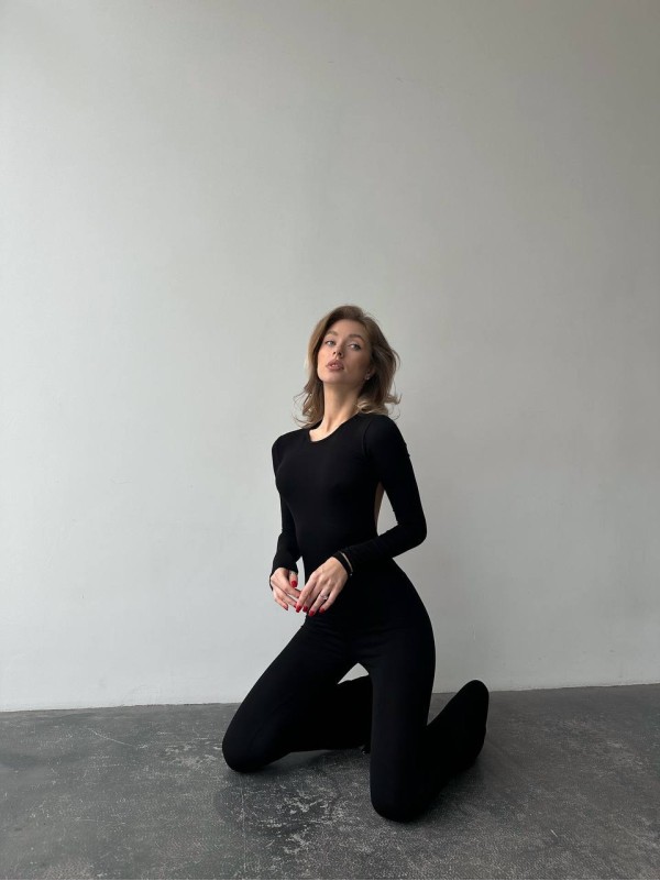 Шикарний комбінезон із відкритою спинкою чорного кольору 28821