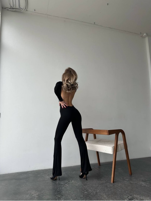 Шикарний комбінезон із відкритою спинкою чорного кольору 28821