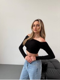 Стильний топ із рукавом чорного кольору 28834