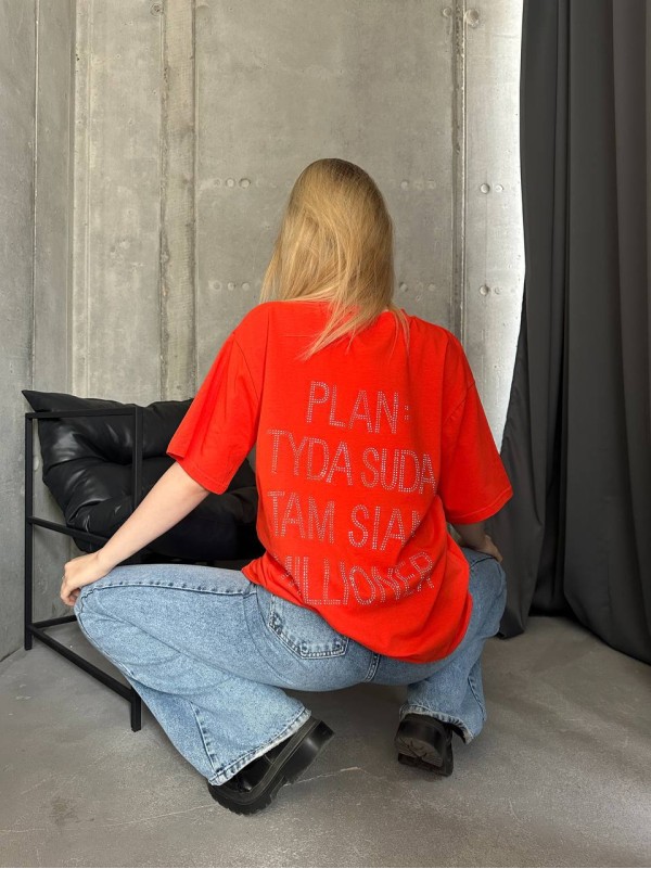 Стильна футболка з написом на спині зі страз помаранчевого кольору 28847