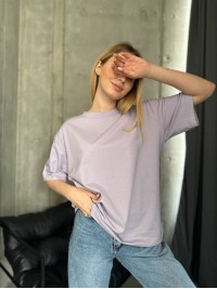 Стильна футболка з написом на спині зі страз лiлового кольору 28848