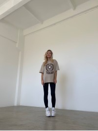 Стильна бавовняна футболка з написом бежевого кольору 28854