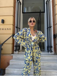 Вишуканий жіночий костюм жовтого кольору 28864