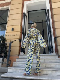 Вишуканий жіночий костюм жовтого кольору 28864