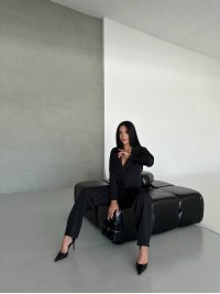 Стильний класичний костюм чорного кольору 29008