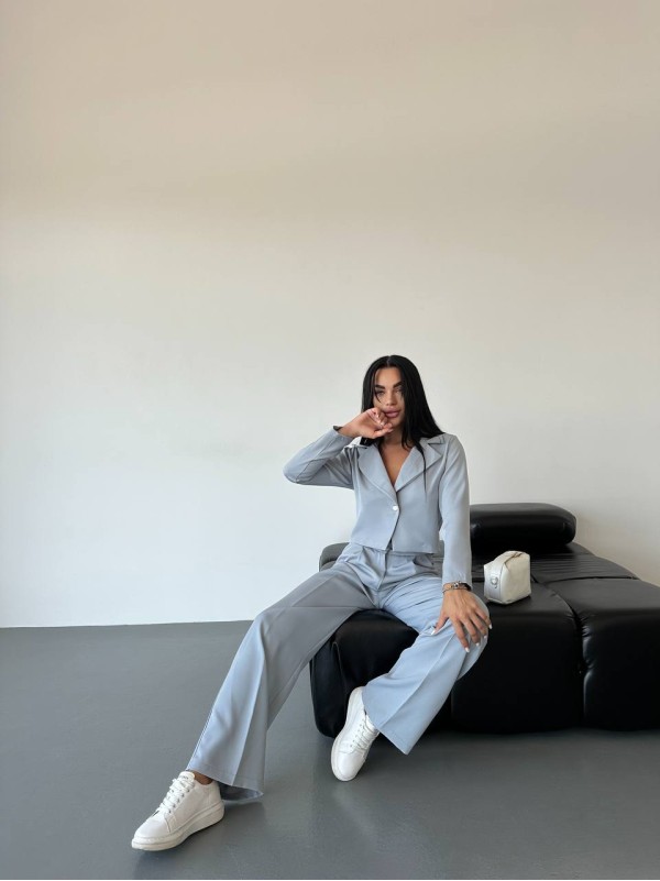 Стильний класичний костюм сiрого кольору 29009