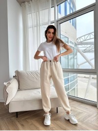 Стильні штани з накладними кишенями бежевого кольору 29056