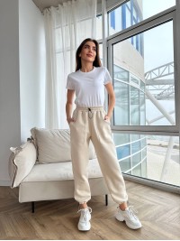 Стильні штани з накладними кишенями бежевого кольору 29056