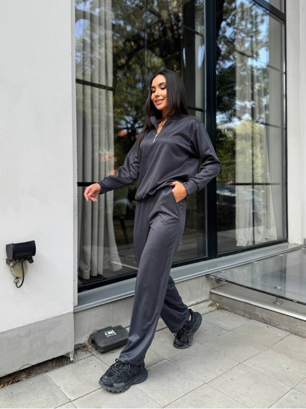Жіночий спортивний костюм із трикотажу графiтового кольору 29185