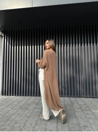 Подовжений в'язаний кардиган кавового кольору 29194