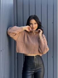 Укорочений жіночий светр на блискавці бежевого кольору 29285