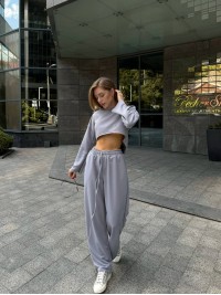 Жіночий прогулянковий костюм вільного крою сірого кольору 29353