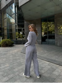 Жіночий прогулянковий костюм вільного крою сірого кольору 29353