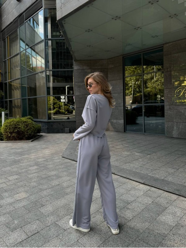 Жіночий прогулянковий костюм вільного крою сірого кольору 29353