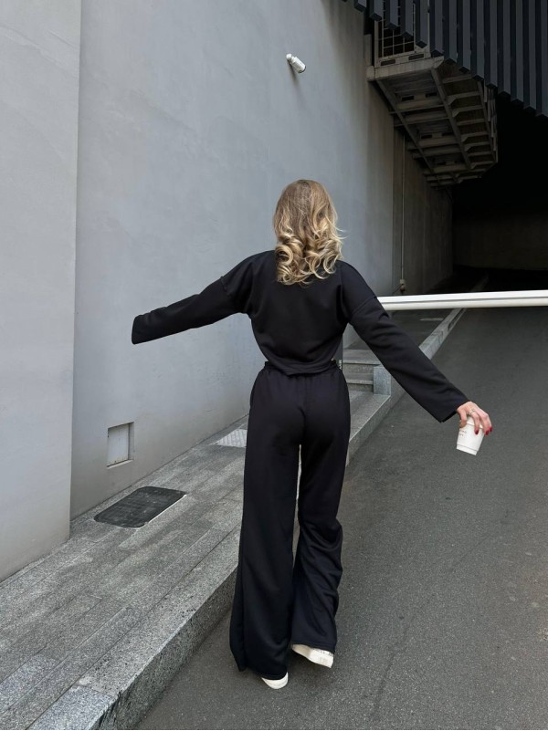 Жіночий прогулянковий костюм вільного крою чорного кольору 29356