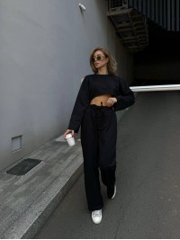 Жіночий прогулянковий костюм вільного крою чорного кольору 29356