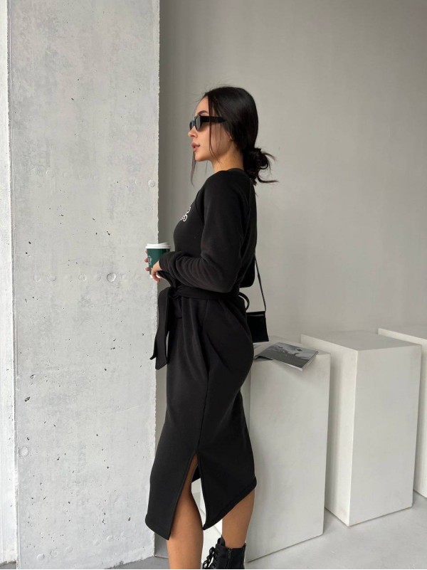 Сукня з поясом на флісі чорного кольору 29378