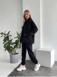 Теплий жіночий костюм з капюшоном чорного кольору 29401