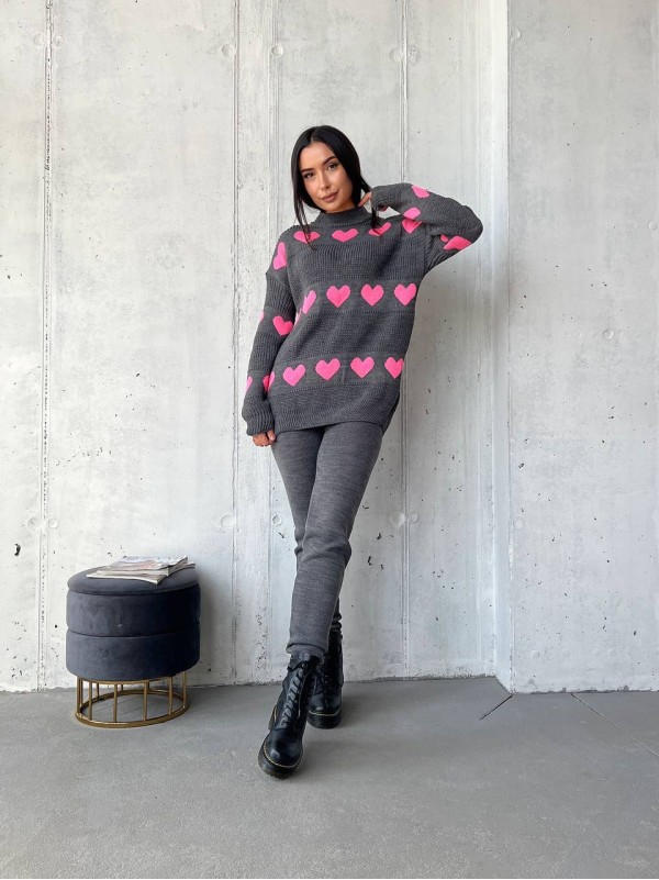 В'язаний жіночий костюм з серцями графітового кольору 29418