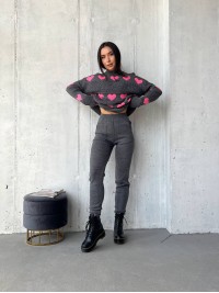 В'язаний жіночий костюм з серцями графітового кольору 29418