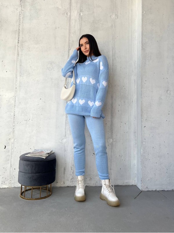 В'язаний жіночий костюм з серцями блакитного кольору 29420