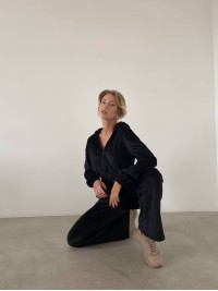 Жіночий велюровий костюм чорного кольору 29505