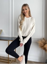 Жіночий светр на затяжках молочного кольору 29548