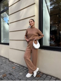 Теплий прогулянковий костюм коричневого кольору 29606