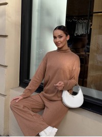 Теплий прогулянковий костюм коричневого кольору 29606