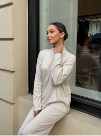 Теплий прогулянковий костюм бежевого кольору 29607