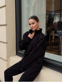 Теплий жіночий костюм чорного кольору 29612