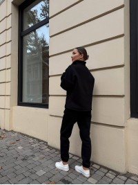 Теплий жіночий костюм чорного кольору 29612