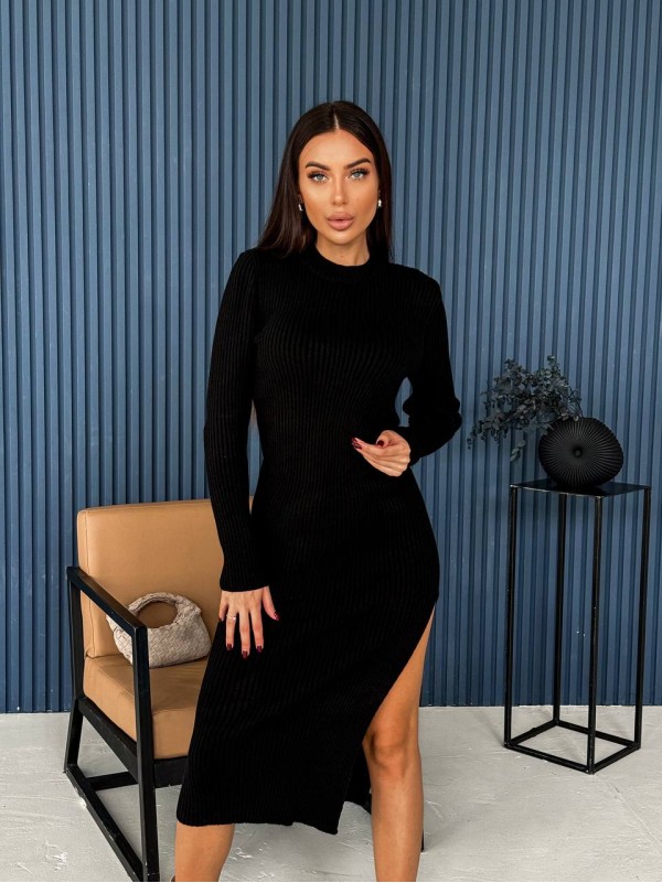 В'язана сукня міді з розрізом чорного кольору 29669