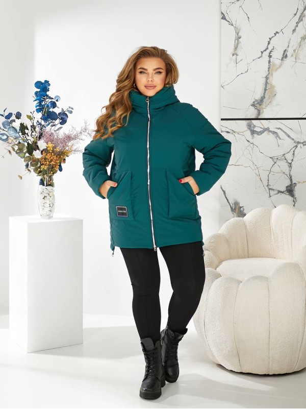 Жіноча зимова куртка з капюшоном смарагдового кольору 29757