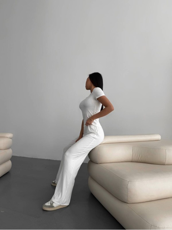 Жіночий легкий прогулянковий костюм молочного кольору 33569