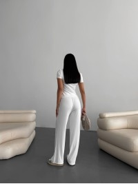 Жіночий легкий прогулянковий костюм молочного кольору 33569