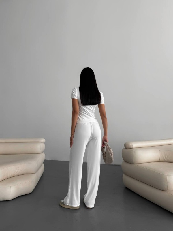 Жіночий легкий прогулянковий костюм молочного кольору 33569